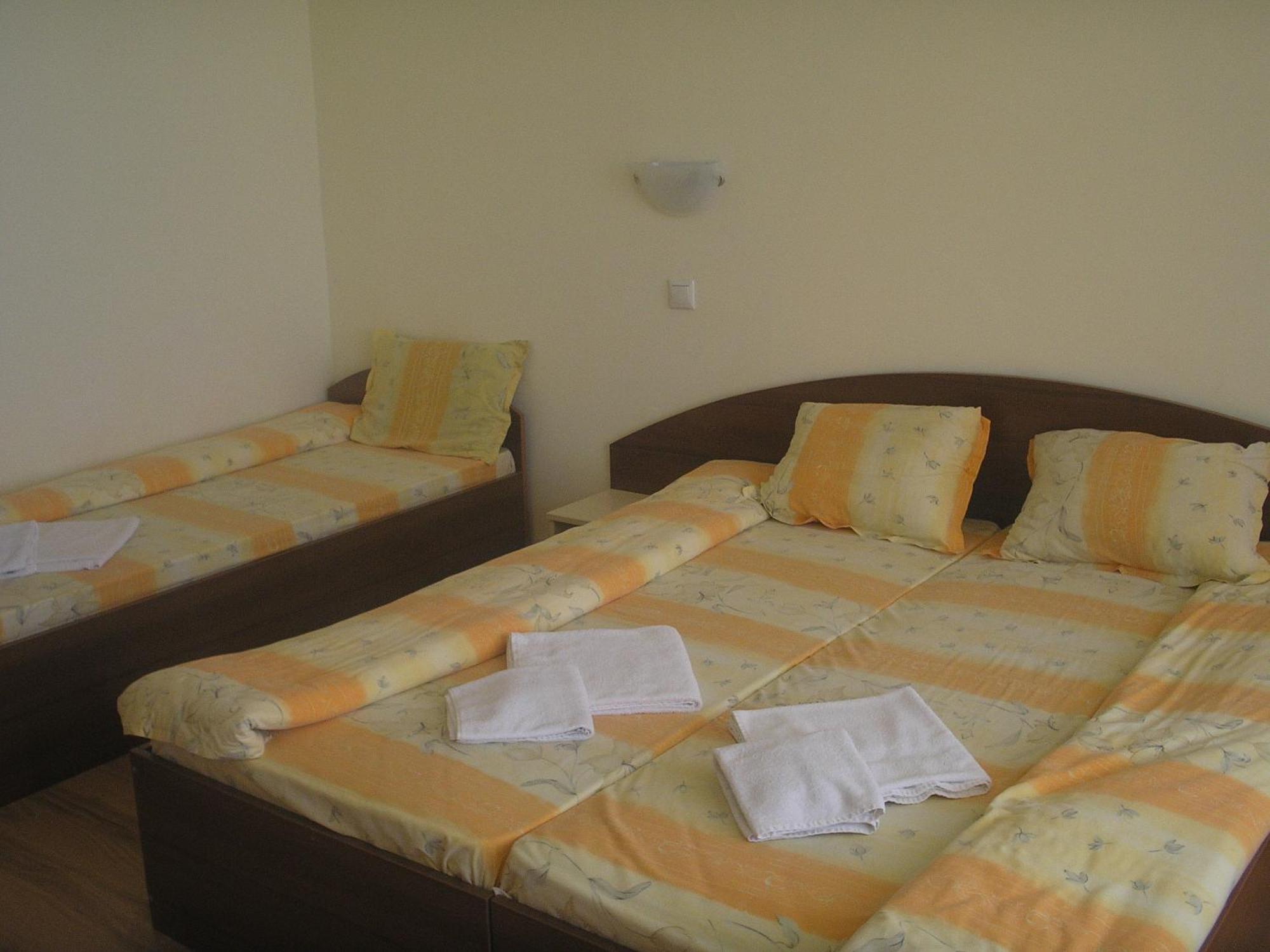 Семеен Хотел Атива - Family Hotel Ativa Lozenets ภายนอก รูปภาพ